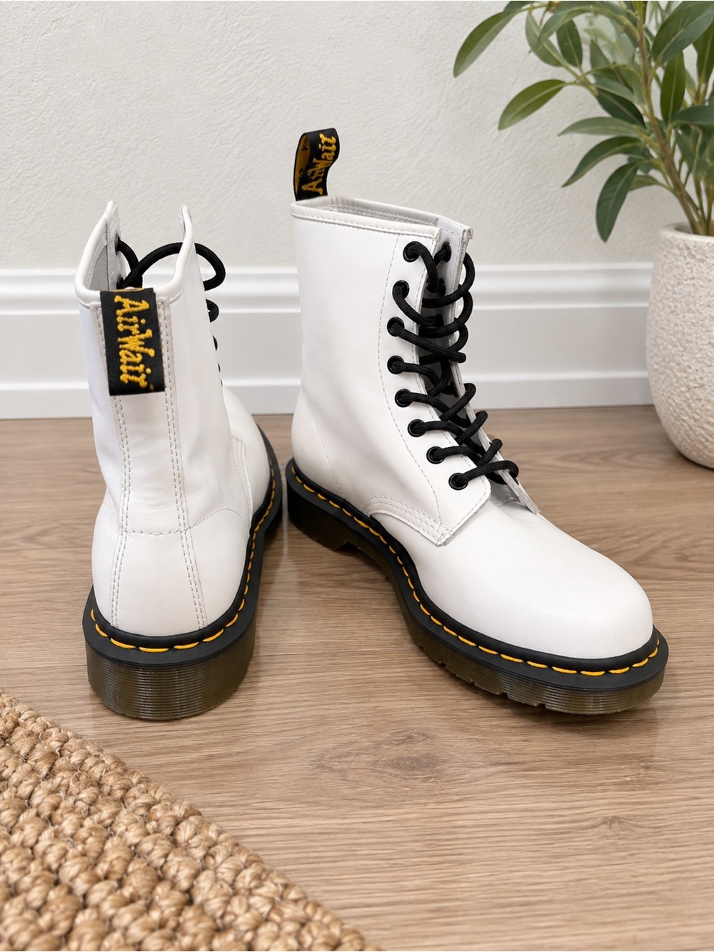 Dr. Martens 1460 White Smooth Leather Lace Up Combat Boots Womens 8